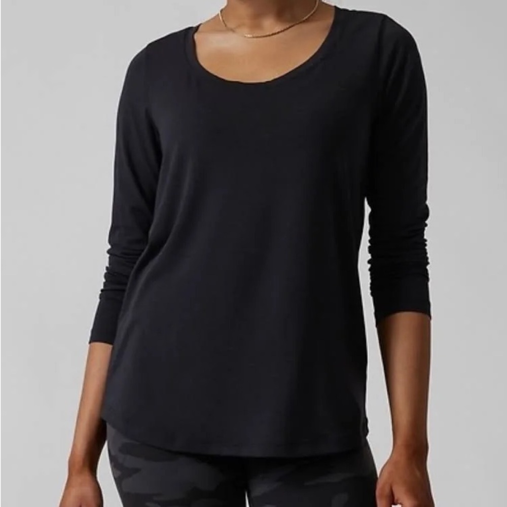 Athleta scoop neck long sleeve t shirt